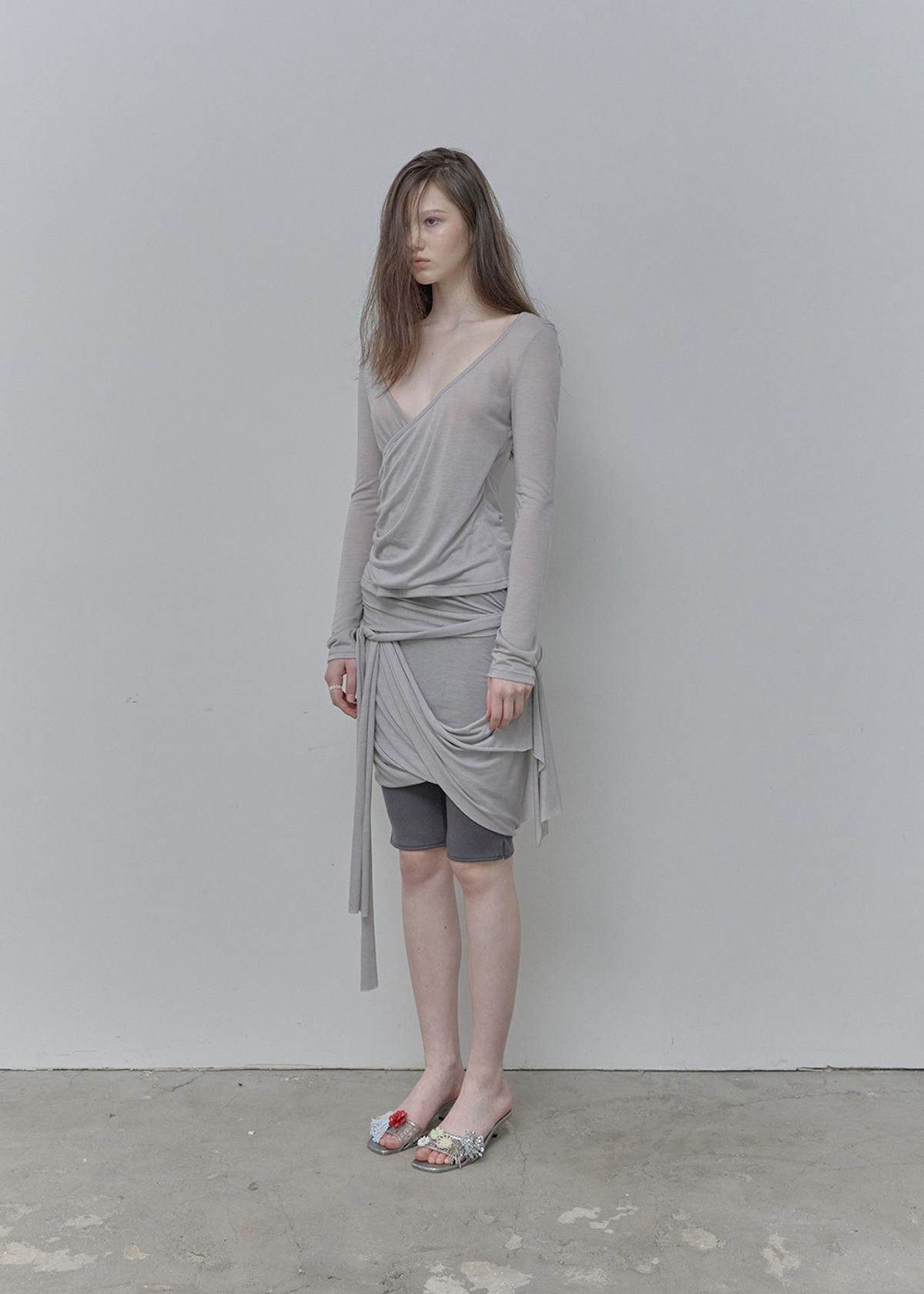 필세(PHILCE) See-through V-neck long-sleeved, Gray