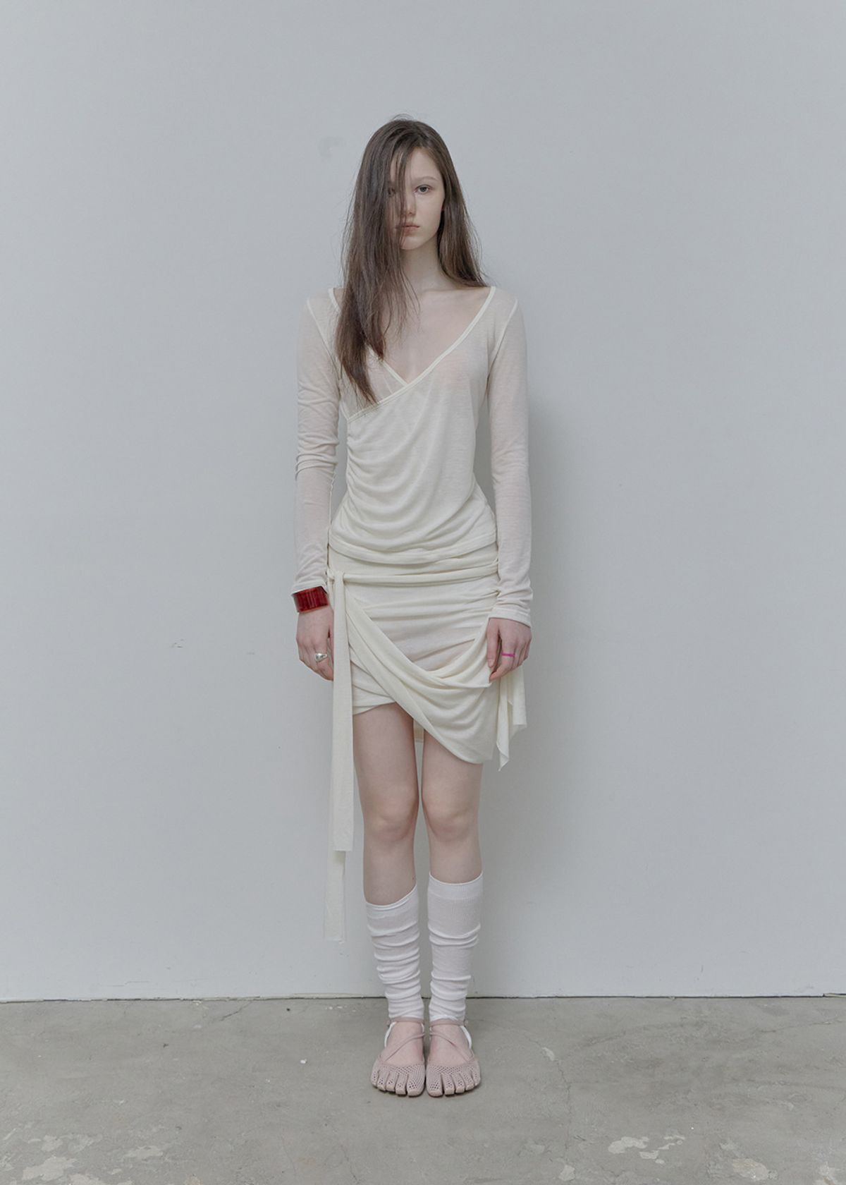 필세(PHILCE) See-through V-neck long-sleeved, Ivory