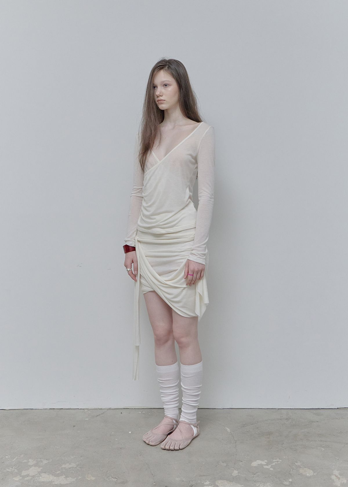 필세(PHILCE) See-through V-neck long-sleeved, Ivory