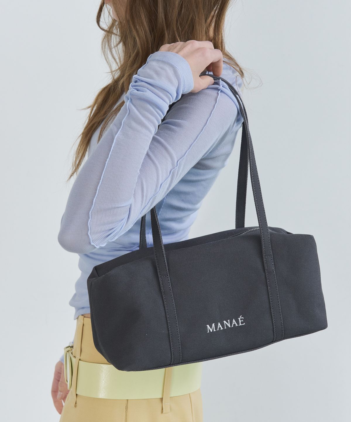 마나에(MANAÉ) Viato Bag_Charcoal
