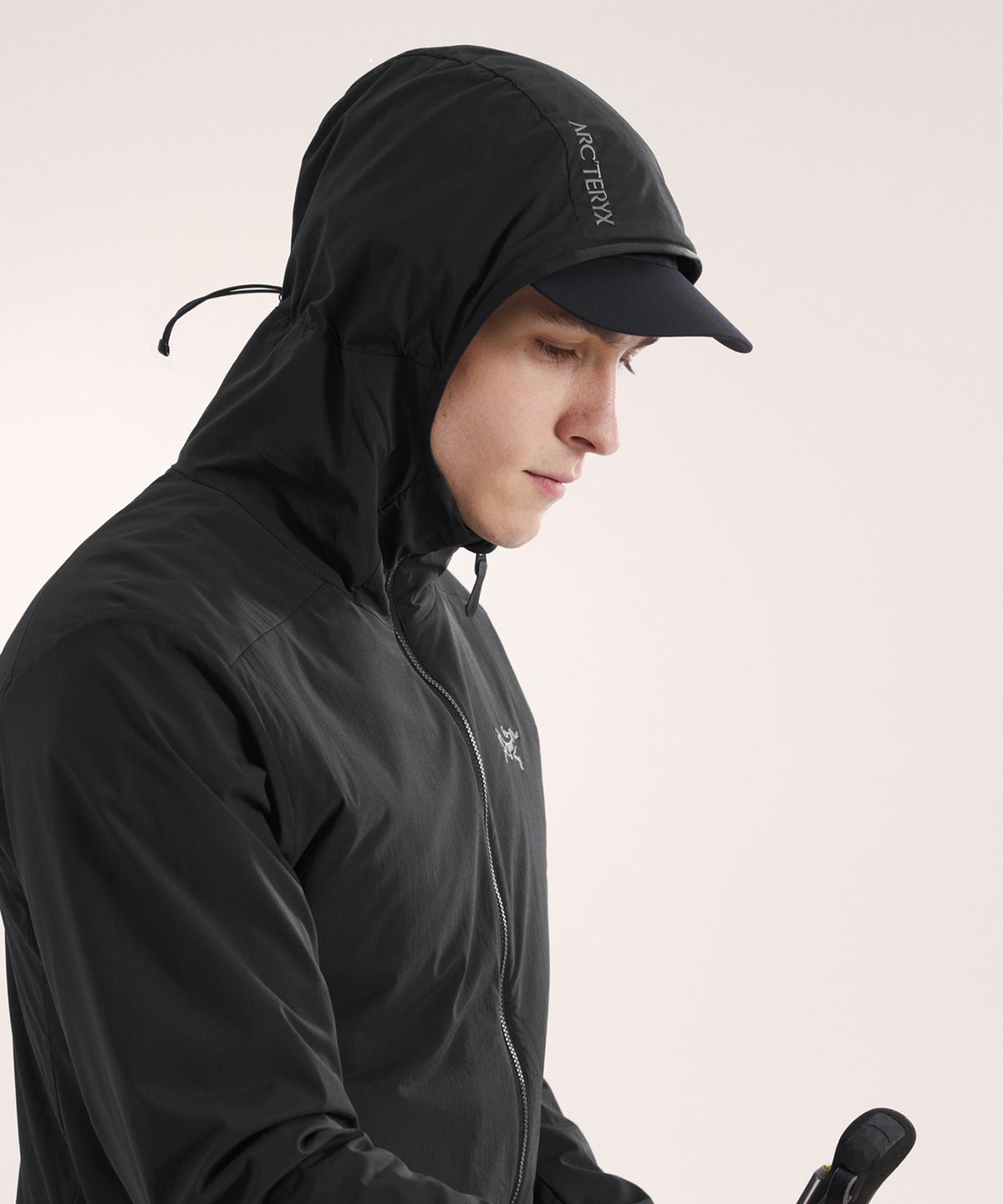 아크테릭스(ARCTERYX) 아톰 SL 후디 남성 - BLACK / AJQSM09560