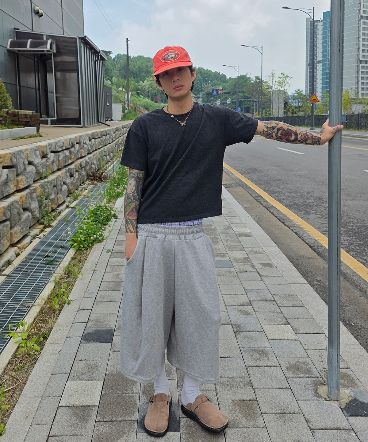 퍼지스캔(FUZZY SCAN) 크로스 아일렛 버뮤다 팬츠 블랙