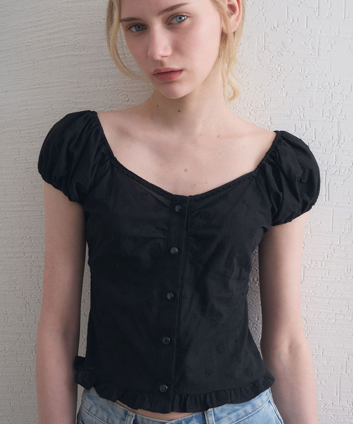 헤인트(HAINT) AMIS EYELET OFF SHOULDER PUFF BLOUSE 2COL_BLACK