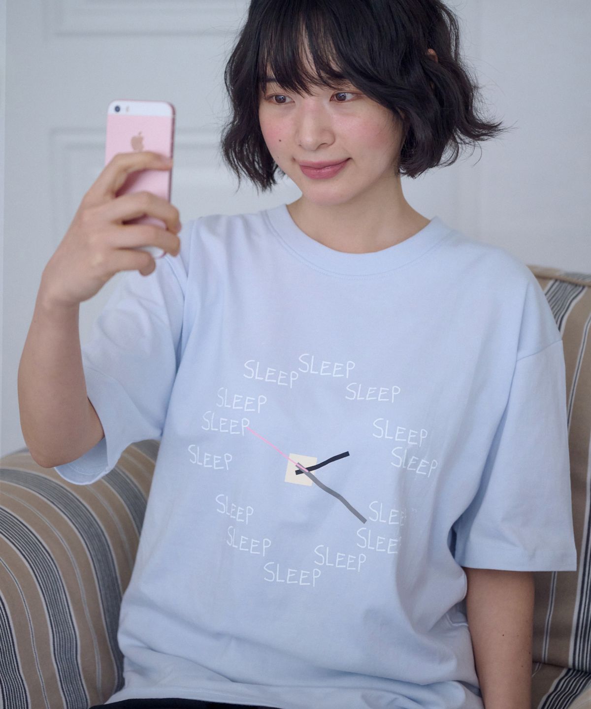 엠블러(AMBLER) Sleep Clock 그래픽 반팔 티셔츠 AS1319 (블루)