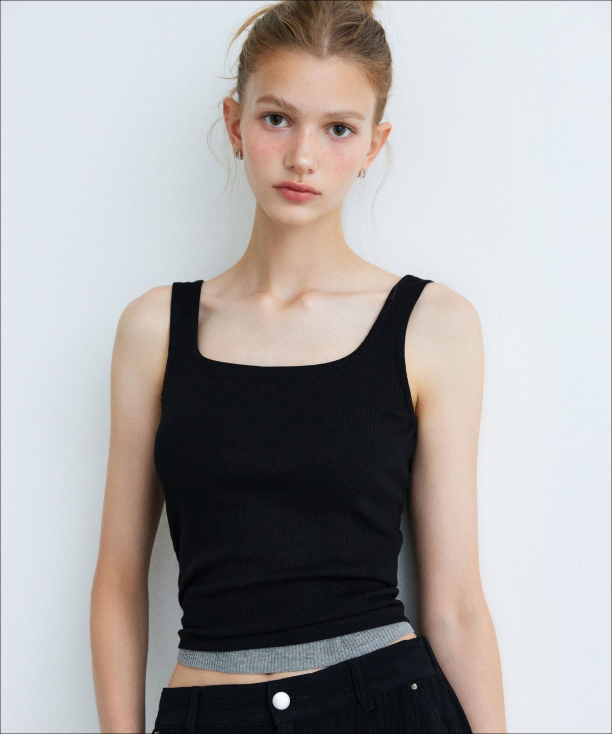 미쏘(MIXXO) 스쿱넥 슬리브리스_MIWHNG711A