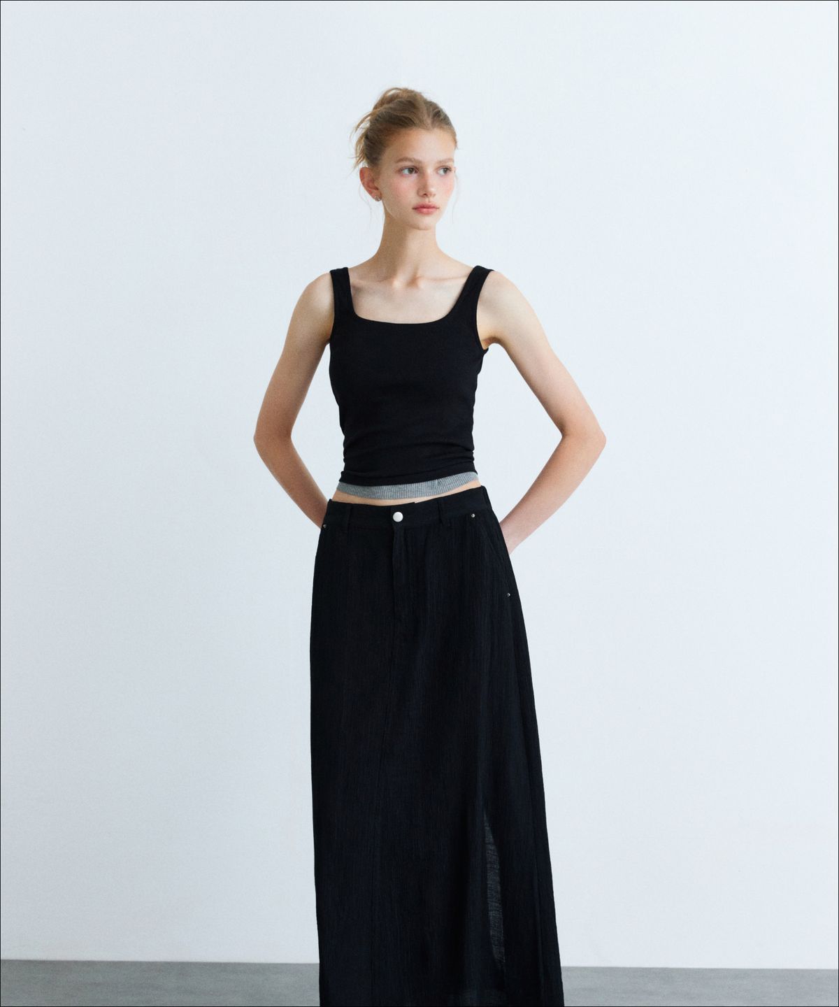 미쏘(MIXXO) 스쿱넥 슬리브리스_MIWHNG711A