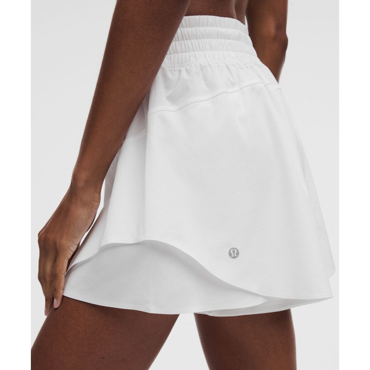 룰루레몬(LULULEMON) 셰이크 잇 아웃 하이라이즈 러닝 쇼츠 4inch  WHT