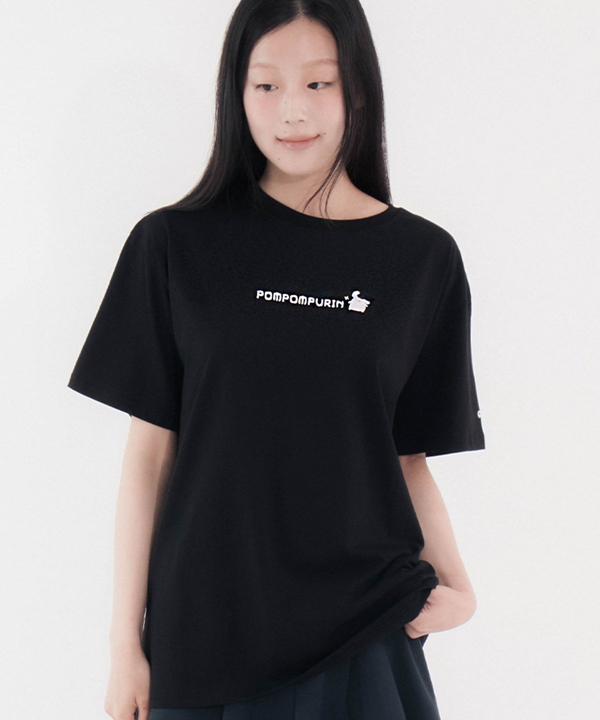 칙스(CHICKS) 폼폼푸린 워터마크 그래픽 오버 반팔 티셔츠 블랙