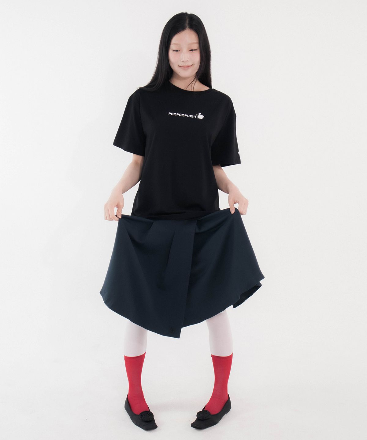 칙스(CHICKS) 폼폼푸린 워터마크 그래픽 오버 반팔 티셔츠 블랙