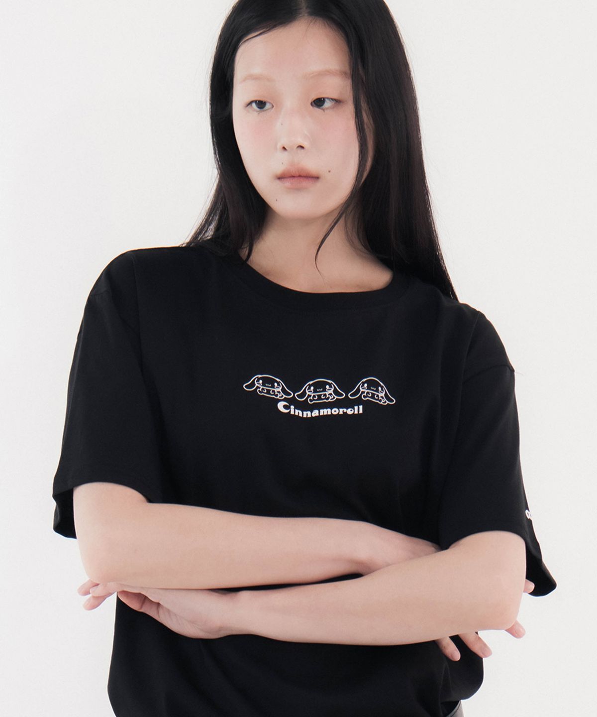 칙스(CHICKS) 시나모롤 트리플 오버 반팔 티셔츠 블랙