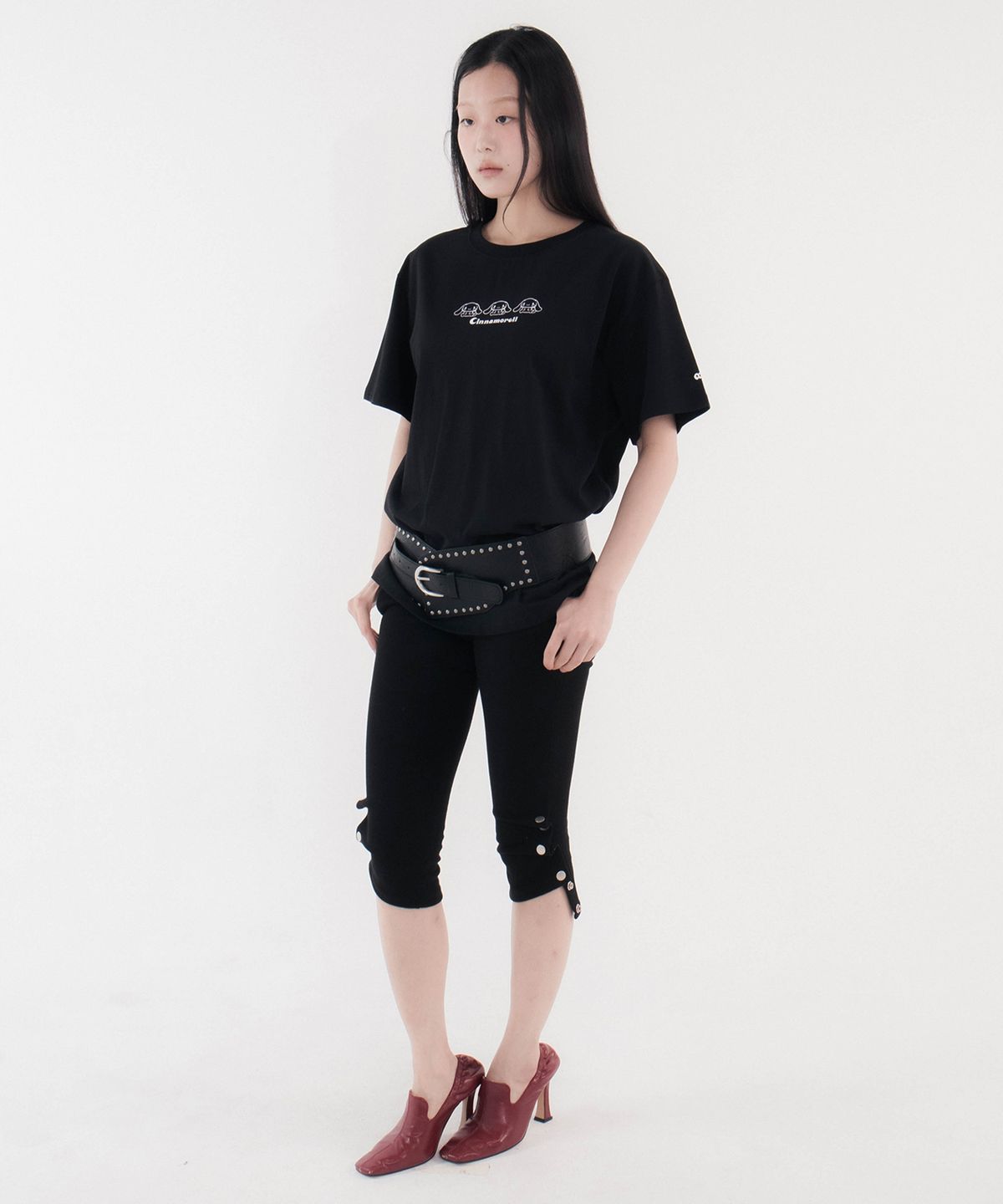 칙스(CHICKS) 시나모롤 트리플 오버 반팔 티셔츠 블랙