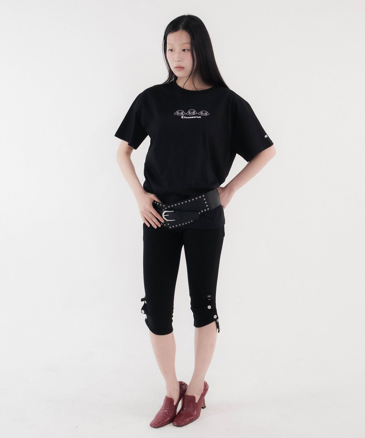 칙스(CHICKS) 시나모롤 트리플 오버 반팔 티셔츠 블랙