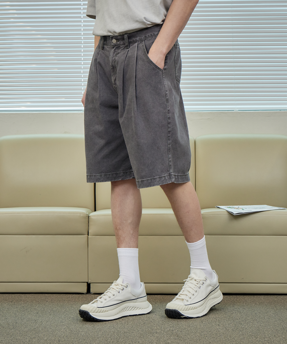 아히두(IHDO) 카치온 빈티지 그레인 버뮤다 팬츠_워시드 챠콜
