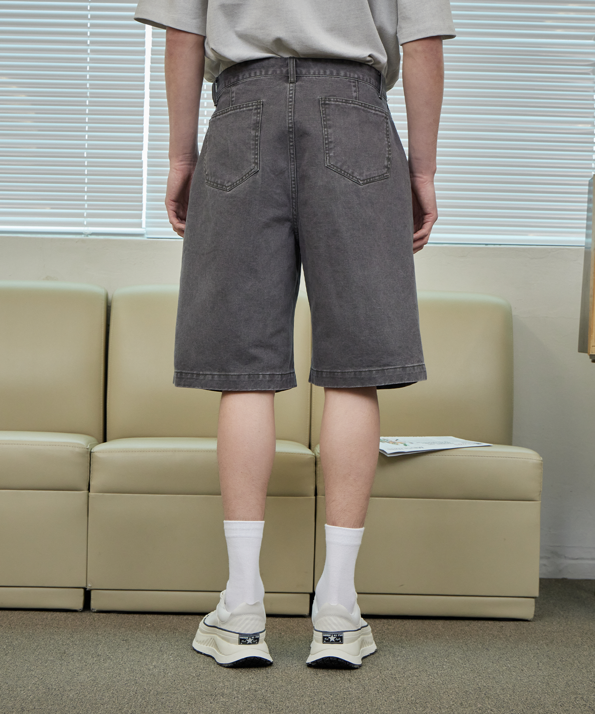 아히두(IHDO) 카치온 빈티지 그레인 버뮤다 팬츠_워시드 챠콜