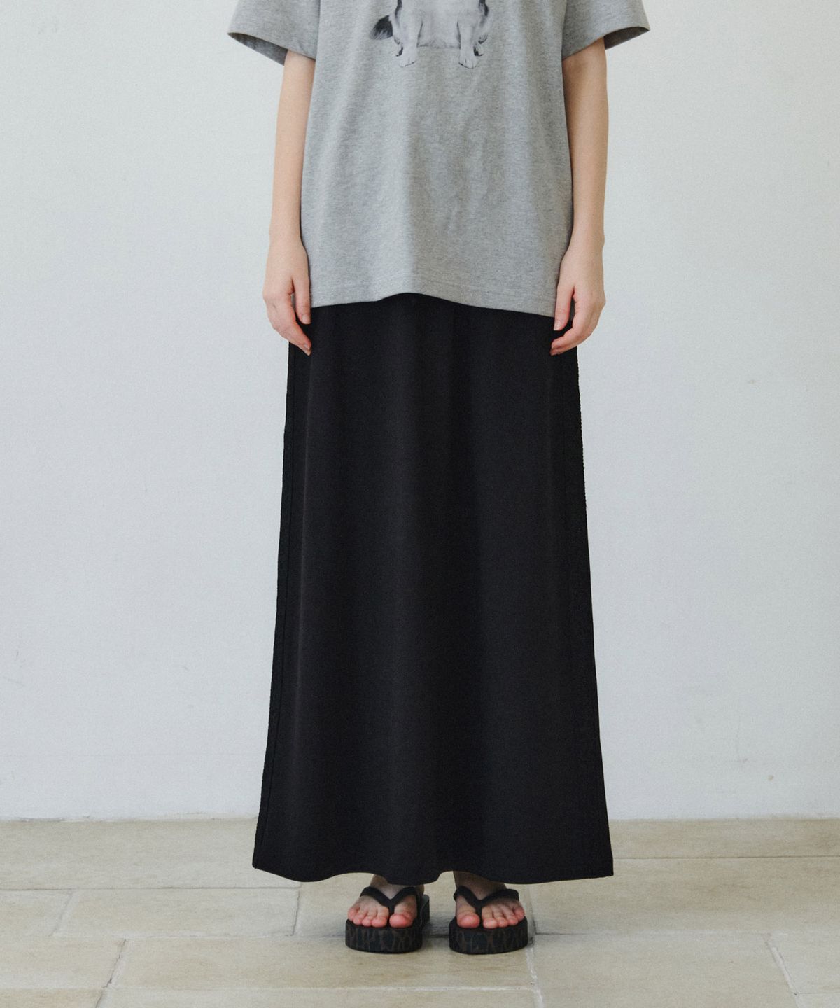 마이스(MAIS) SIDE LACE BANDING LONG SKIRT / BLACK