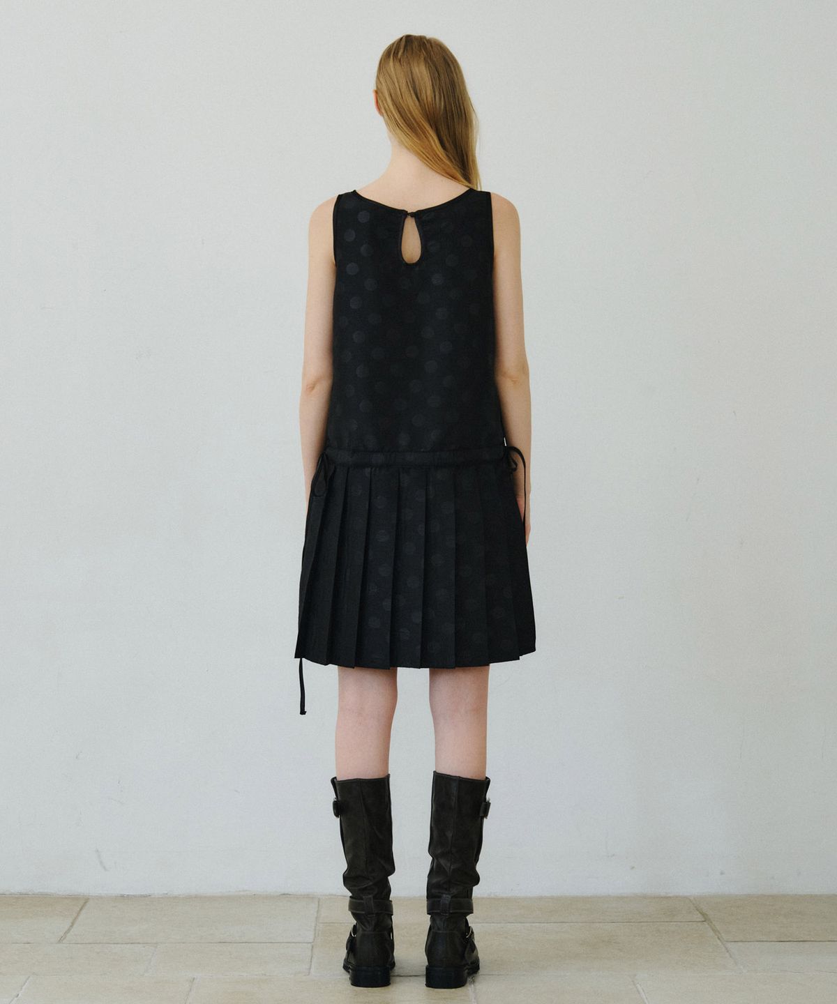마이스(MAIS) POLKA DOT PLEATED MINI DRESS / BLACK
