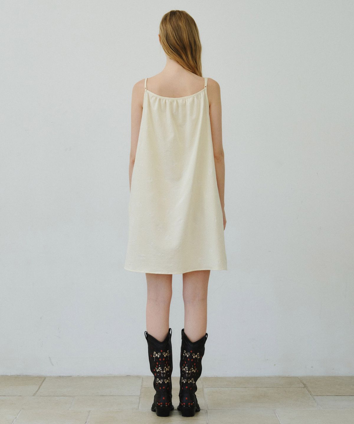 마이스(MAIS) FLORAL DAISY SEERSUCKER MINI DRESS / BUTTER
