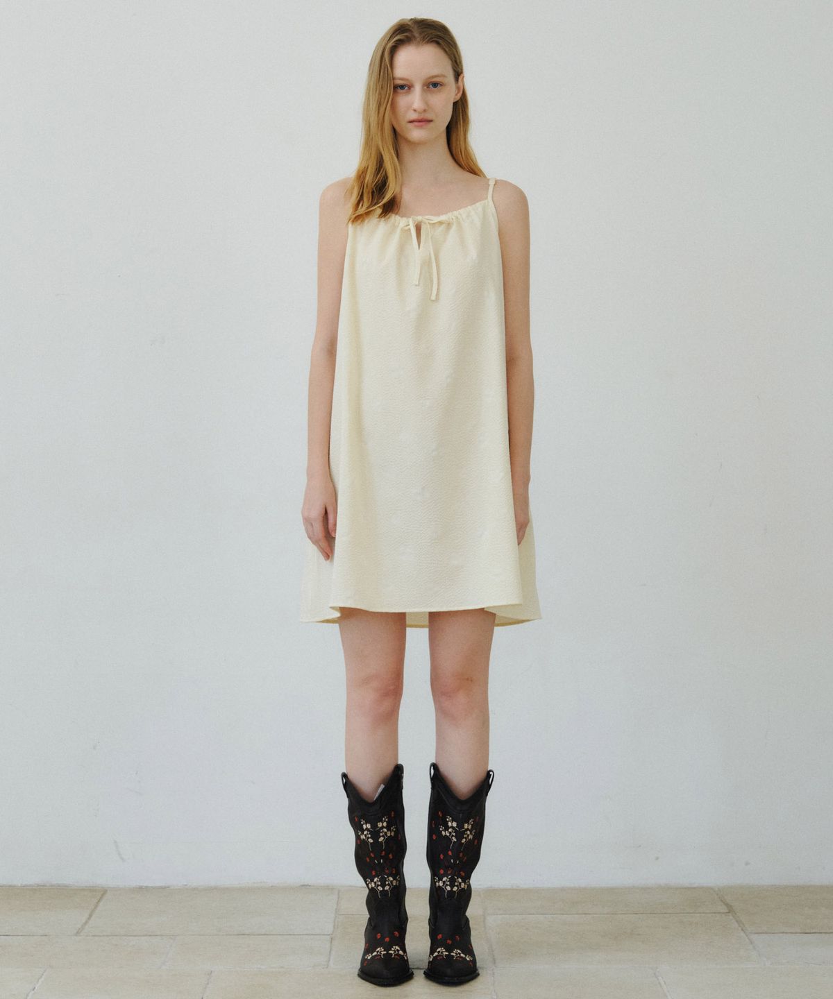 마이스(MAIS) FLORAL DAISY SEERSUCKER MINI DRESS / BUTTER