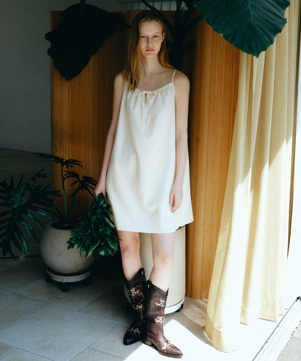 마이스(MAIS) FLORAL DAISY SEERSUCKER MINI DRESS / BUTTER