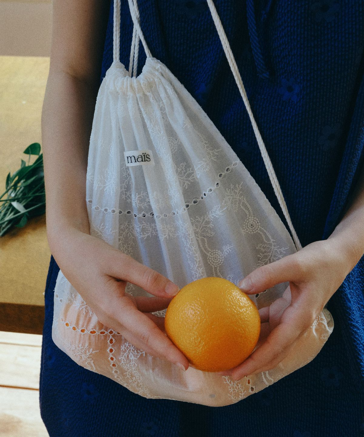 마이스(MAIS) SHEER LACE DRAWSTRING BAG / WHITE