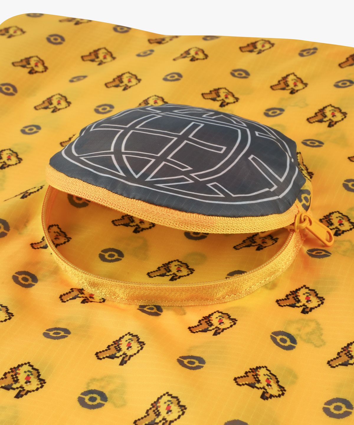 엘엠씨(LMC) Pokémon Pixel Art Monster-Ball Packable Bag yellow