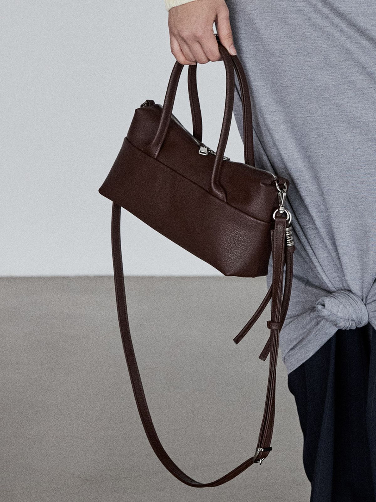 던팩토리(DAWN FACTORY) MARTIN BAG SMALL COW LEATHER BROWN 마틴백 스몰 소가죽 브라운