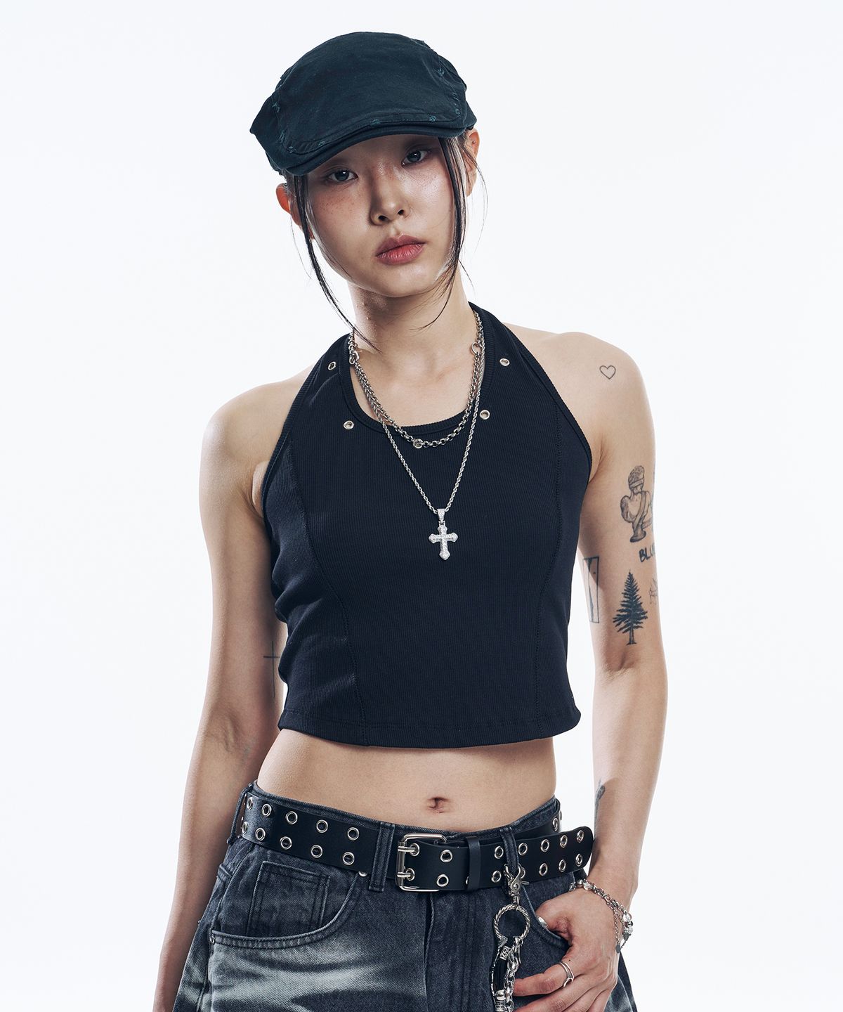이지노이지(EASY NO EASY) 아일렛 홀터넥 슬리브리스 - 블랙