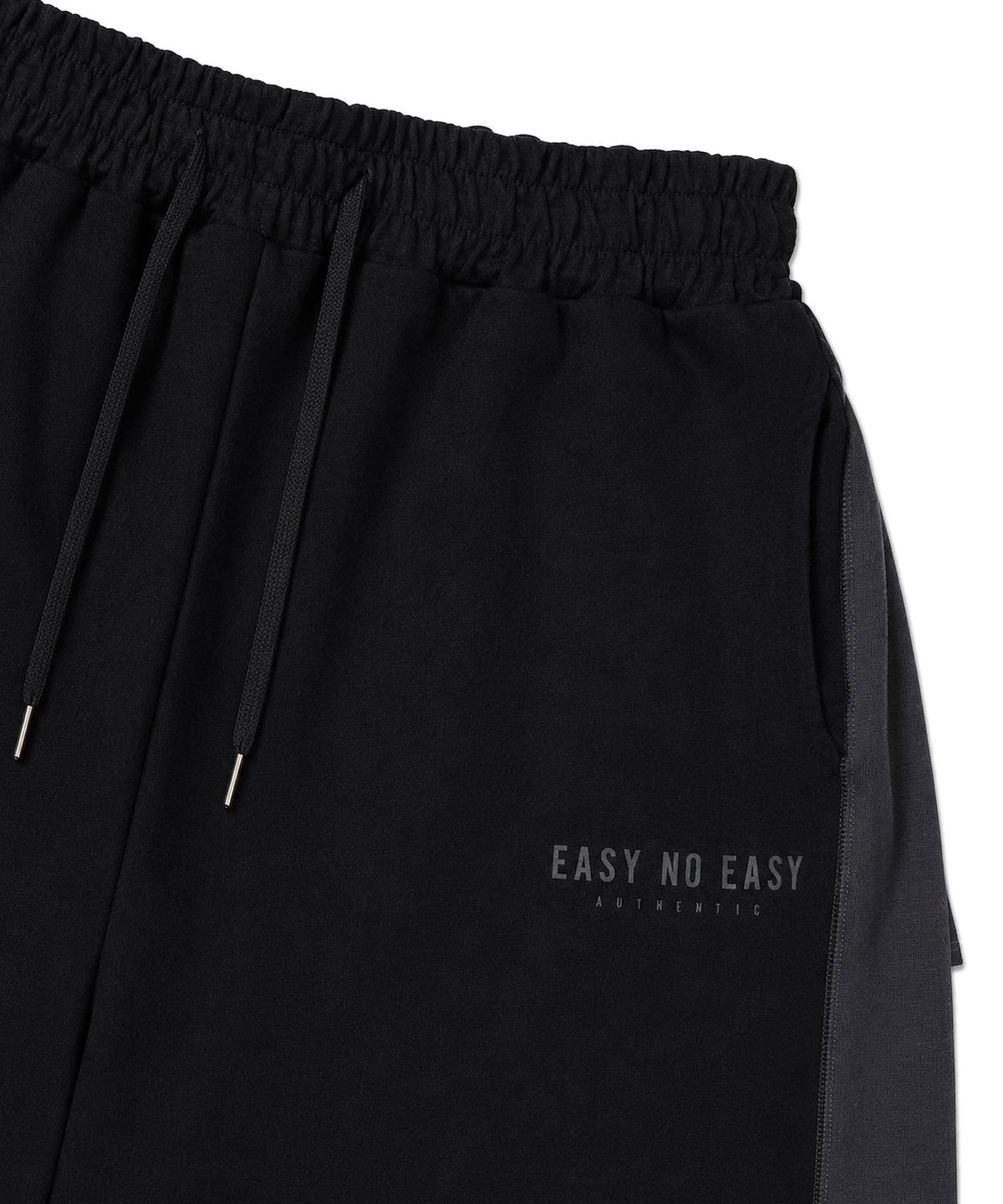 이지노이지(EASY NO EASY) 트랙 배색 버뮤다 스웻 팬츠 - 블랙