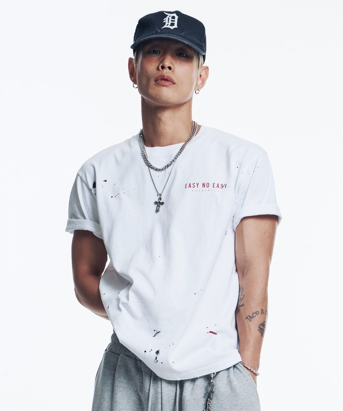 이지노이지(EASY NO EASY) 이지 페인팅 크롭 티셔츠 - 화이트