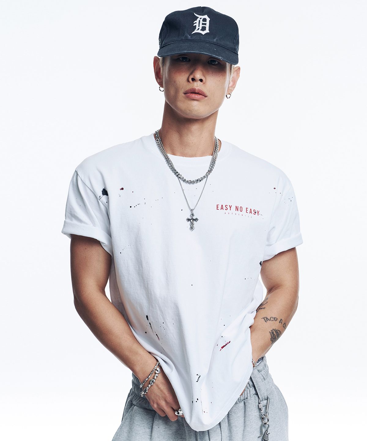 이지노이지(EASY NO EASY) 이지 페인팅 크롭 티셔츠 - 화이트