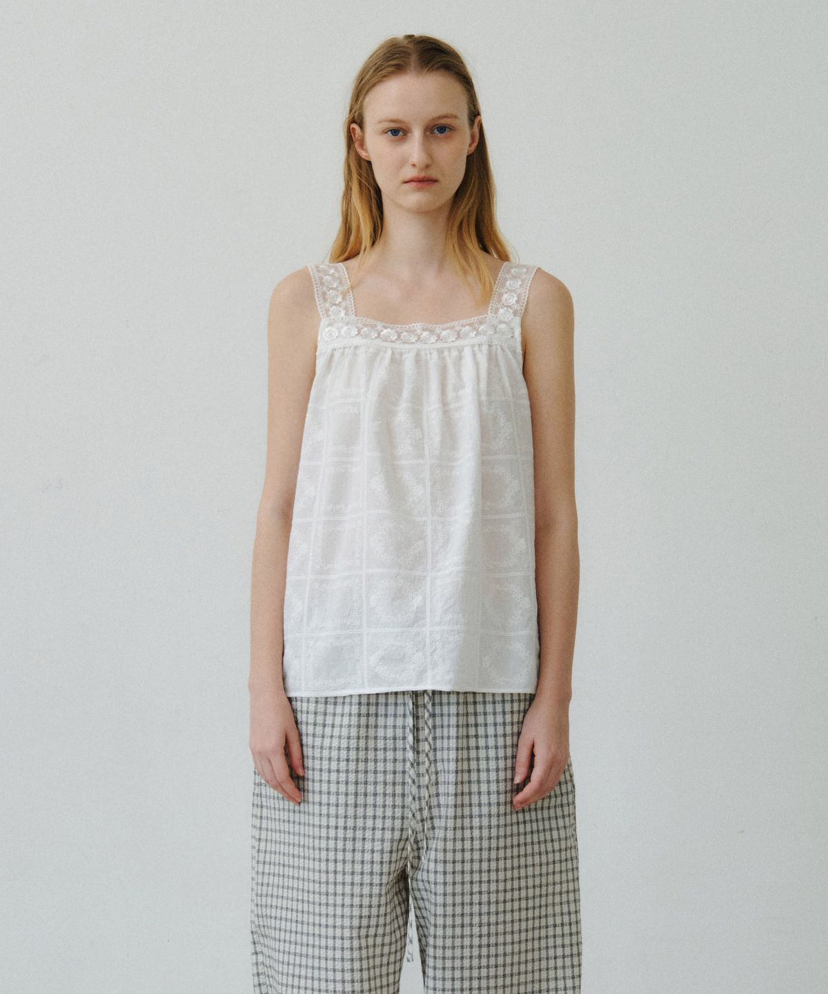 마이스(MAIS) LACE STRAP SLEEVELESS BLOUSE / WHITE