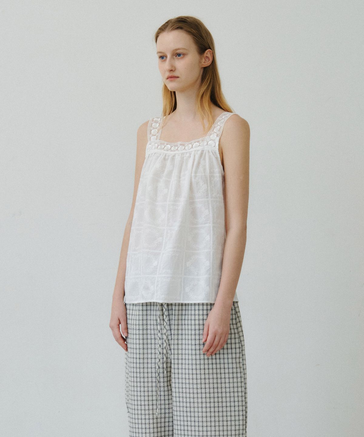 마이스(MAIS) LACE STRAP SLEEVELESS BLOUSE / WHITE