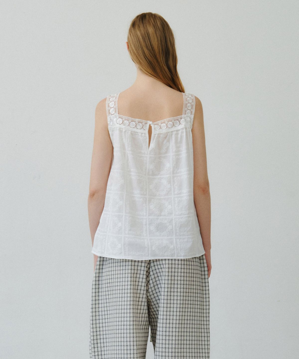 마이스(MAIS) LACE STRAP SLEEVELESS BLOUSE / WHITE