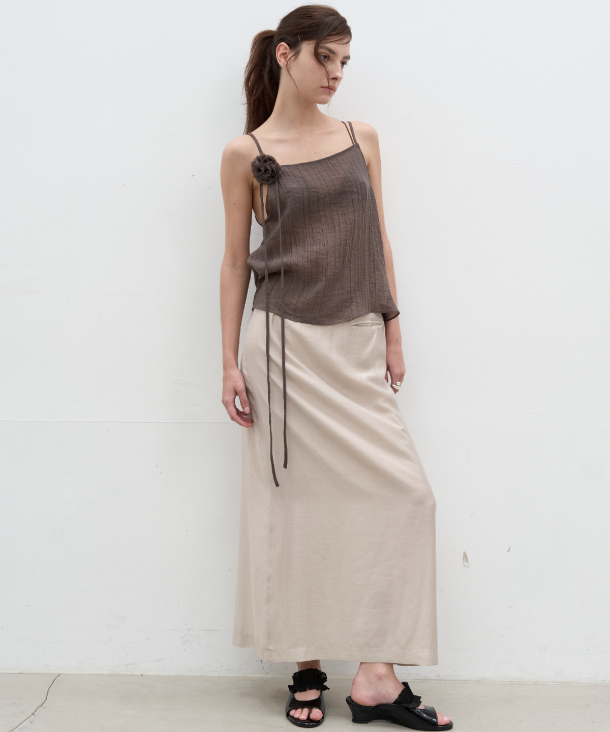 서란(SEORAN) A-Line Glossy Long Skirt_Beige