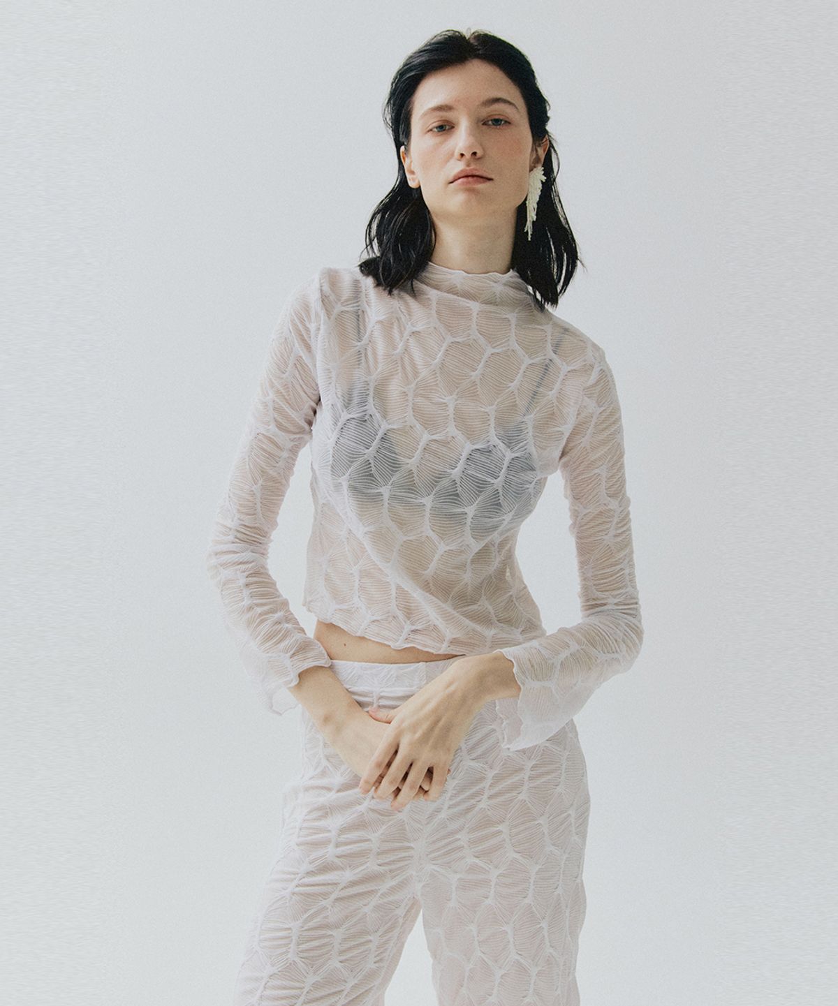 베데르미(VEDERMI) textured sheer long top (white)