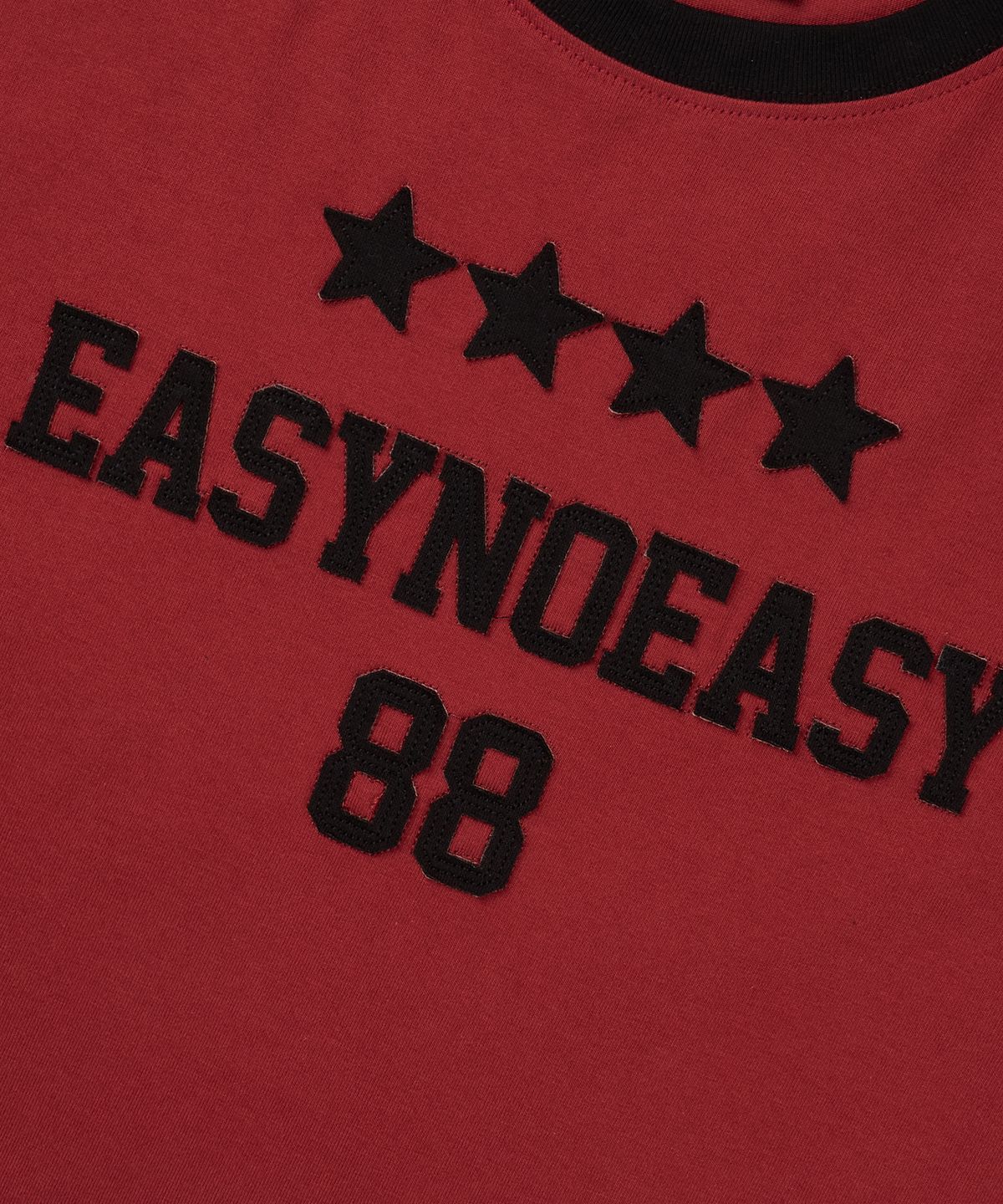 이지노이지(EASY NO EASY) 스타 넘버링 패치 링거 티셔츠 - 레드