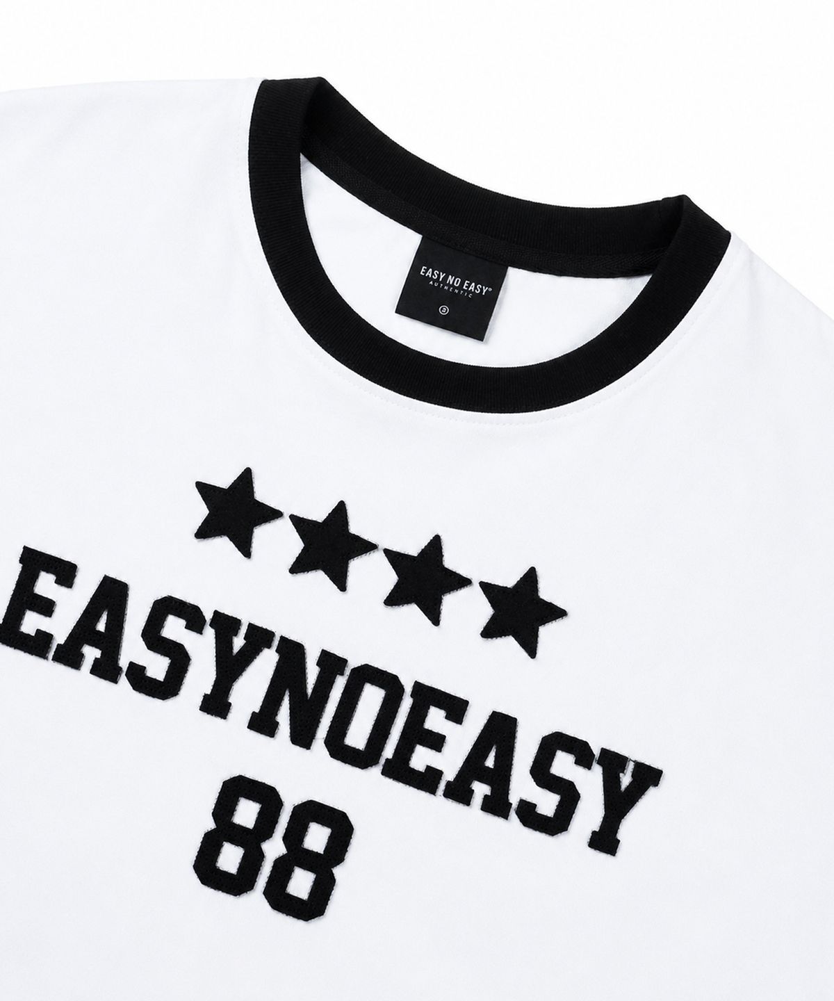이지노이지(EASY NO EASY) 스타 넘버링 패치 링거 티셔츠 - 화이트