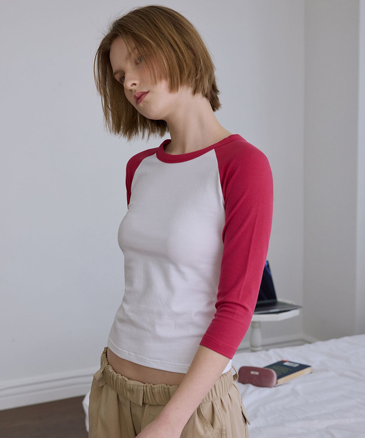 애프터아워즈(AFTERHOURS) ESSENTIAL 3/4 SLEEVE TOP (WHITE-RED)