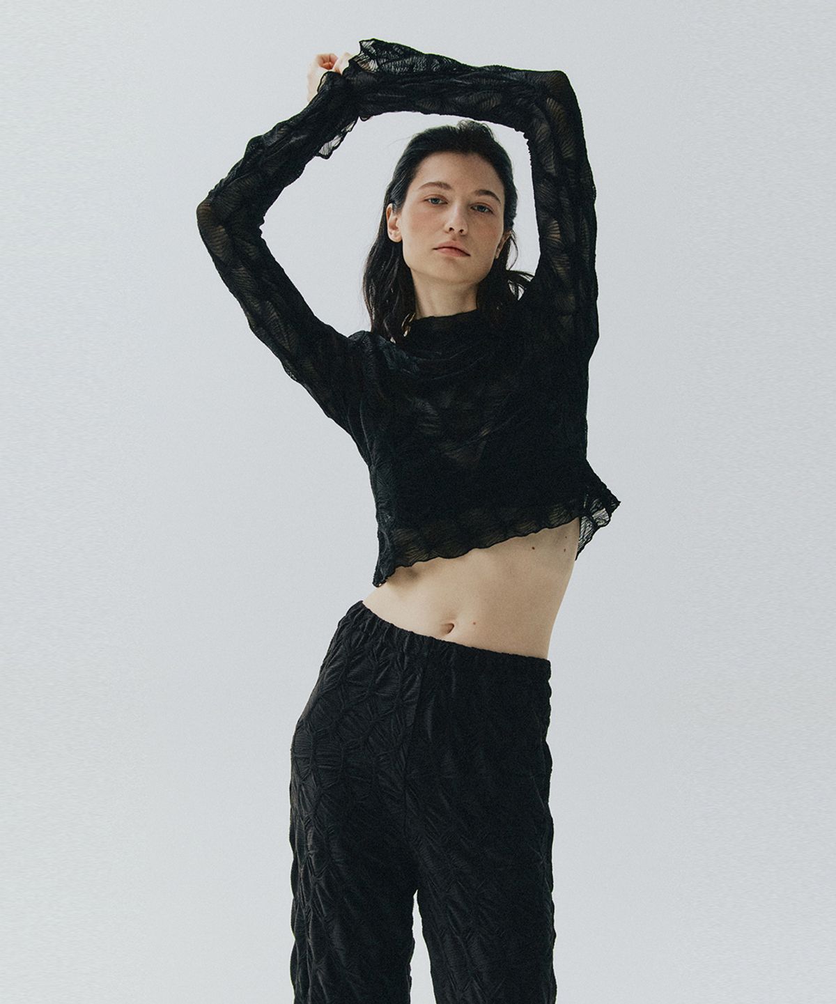 베데르미(VEDERMI) textured sheer long top (black)