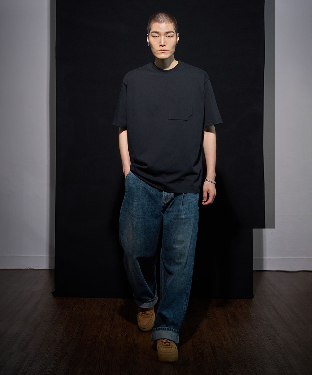 아히두(IHDO) 시그니처 밸런스 컴팩 티셔츠_블랙