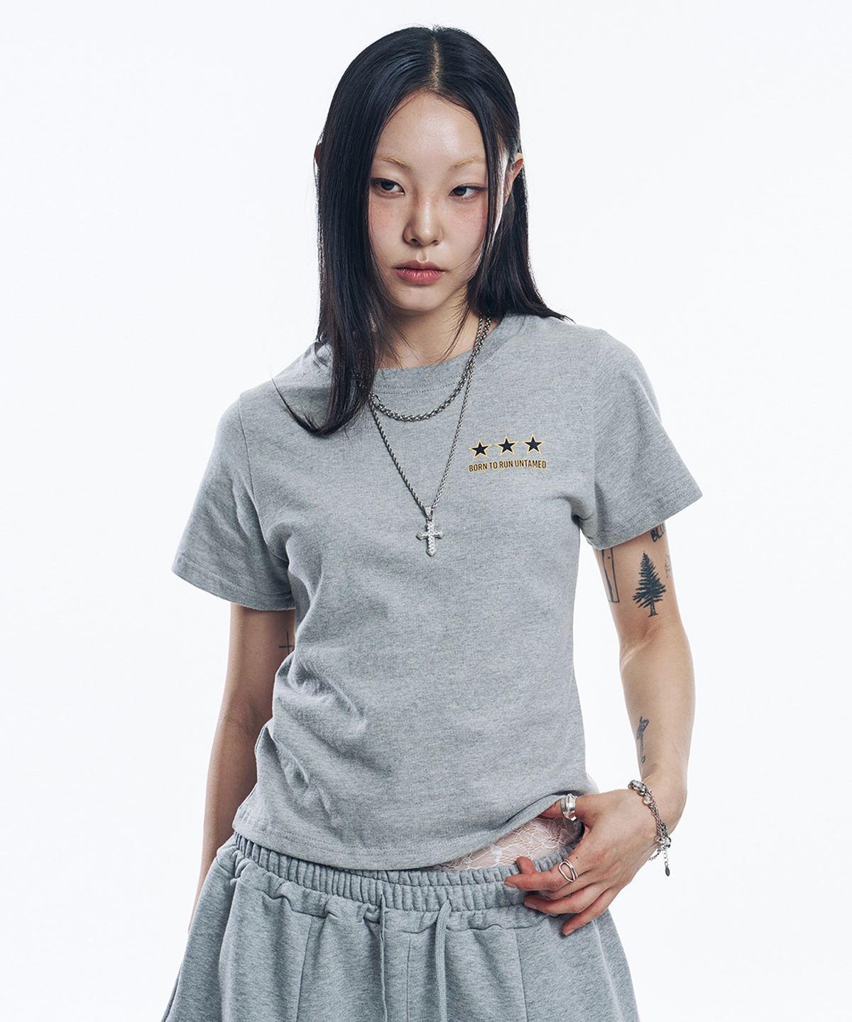 이지노이지(EASY NO EASY) 스타 레터링 크롭 티셔츠 - 그레이