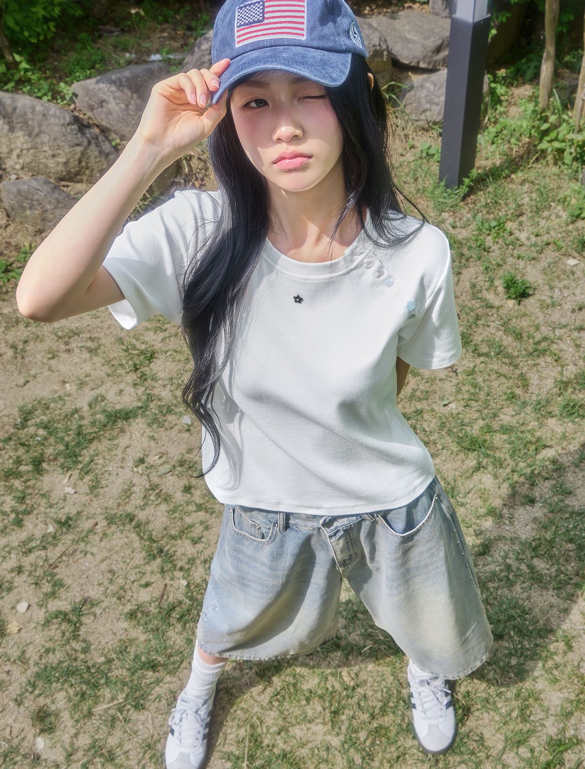 루프(LOOXP) 믹스 버튼 세미 슬림핏 반팔티 아이보리