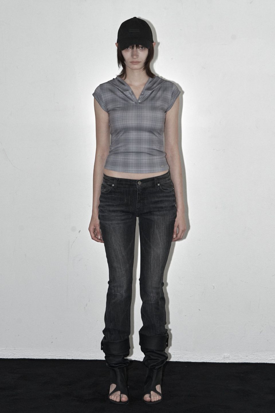 MUSINSA | SYNERJYN WRINKLE CAT WASHING LOW-RISE JEANS BLACK