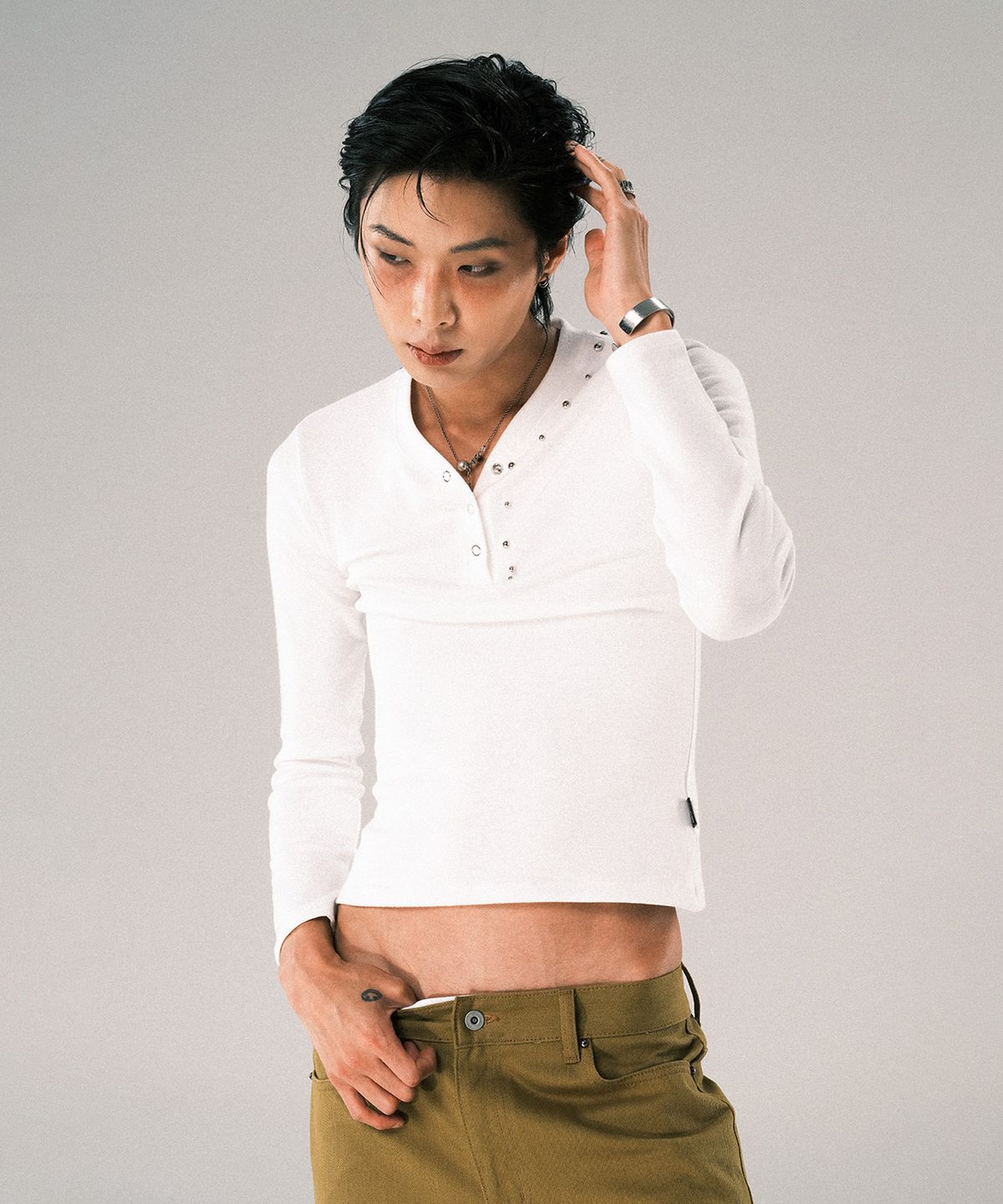 본바이한(BORNBYHAN) STUD NECKLINE LONG SLEEVE WHITE