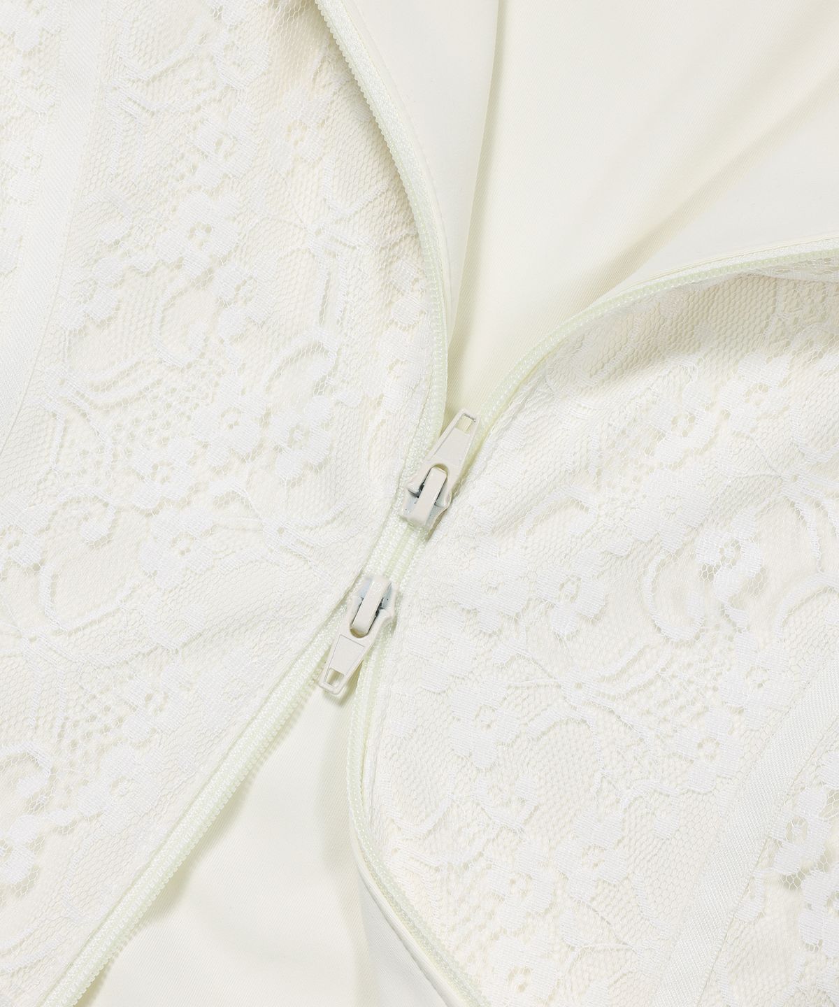 슬리시스(SLYISIS) Lace Covered Track Jacket (Cream)