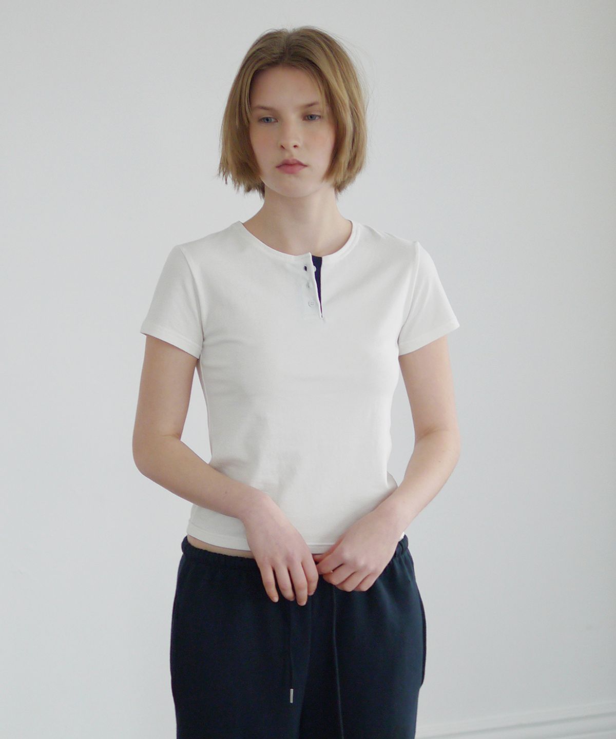 애프터아워즈(AFTERHOURS) COLOR HENLEY NECK HALF-TOP (IVORY)