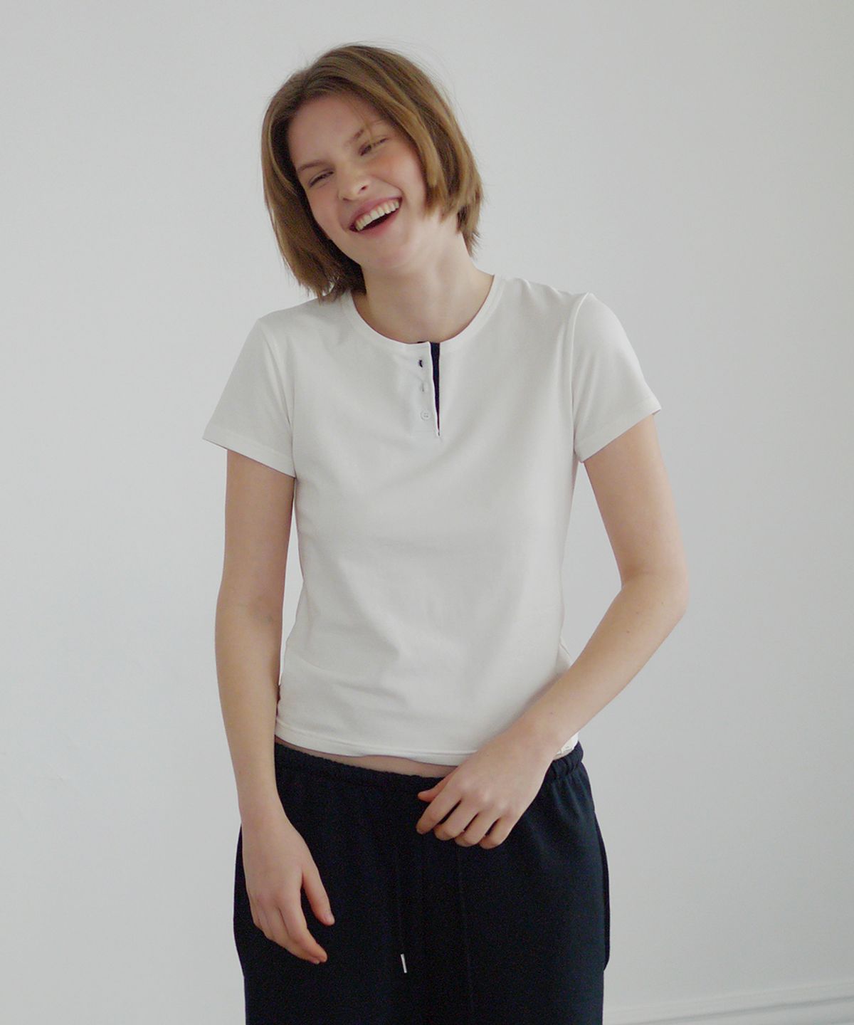 애프터아워즈(AFTERHOURS) COLOR HENLEY NECK HALF-TOP (IVORY)