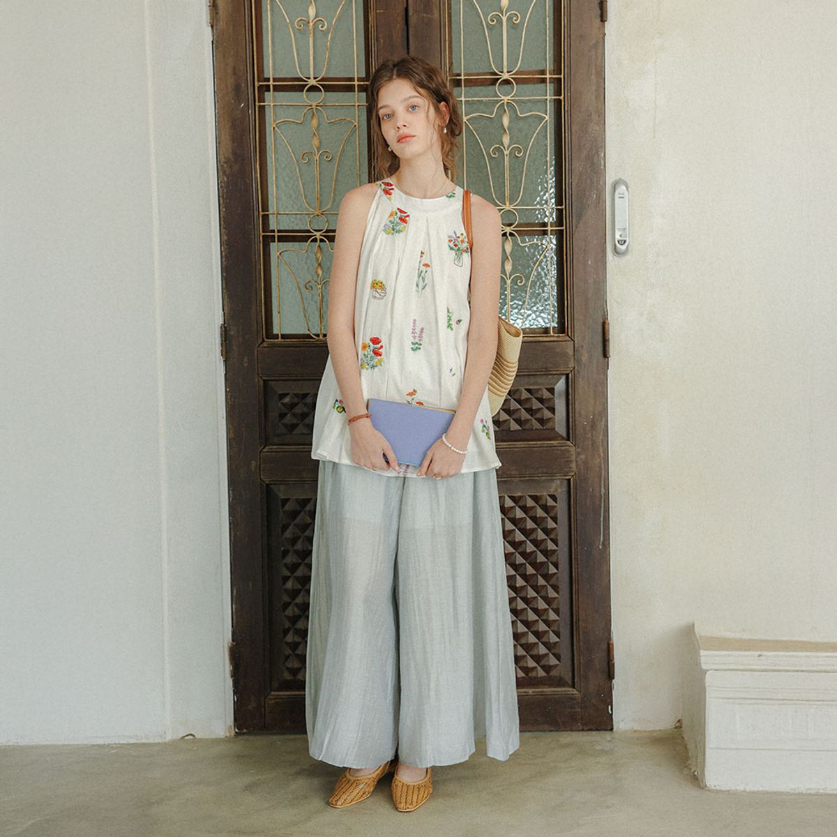 프라우드 마리(PROUD MARY) PM_Flower embroidery sleeveless top_WHITE