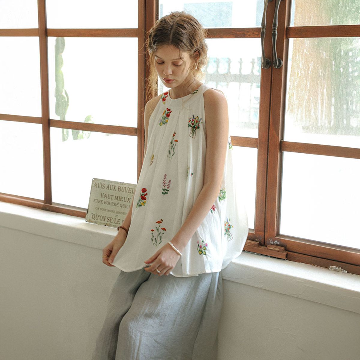 프라우드 마리(PROUD MARY) PM_Flower embroidery sleeveless top_WHITE
