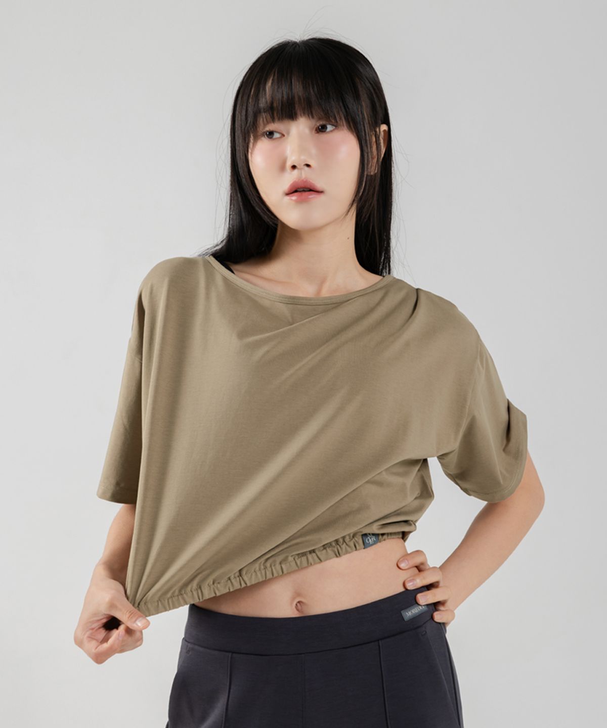 모어아웃(MOREOUT) 여성요가복 밴드 헴 티 4TT6465